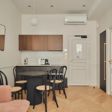 Aparthotel Nestay Sentier 4*